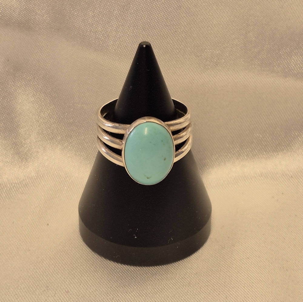 Sleek Sterling Silver & Turquoise.  Marked "Q.T. 925" NEW MEXICO Size 7.5